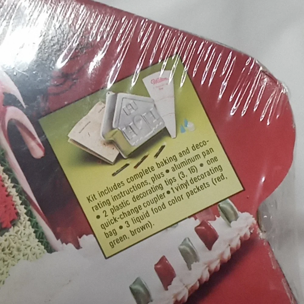 Wilton Holiday House Cake Pan Kit